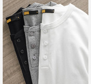 Bluză bărbătească cu nasturi și guler oval