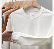 Švaraus modelio vyriška palaidinė ovalia iškirpte ir ilgomis rankovėmis