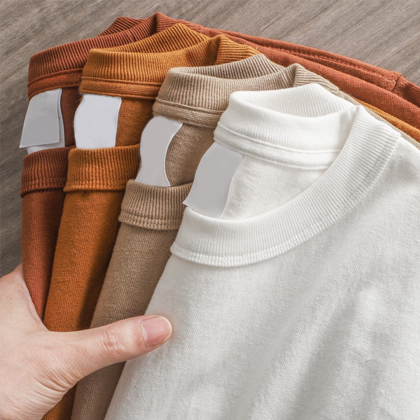 Švaraus modelio vyriška palaidinė ovalia iškirpte ir ilgomis rankovėmis