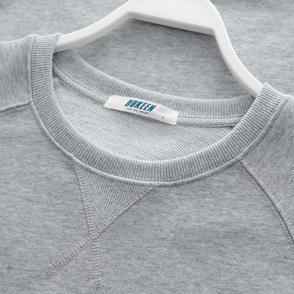 Új modell férfi blúz ovális nyakkivágással és hosszú ujjal