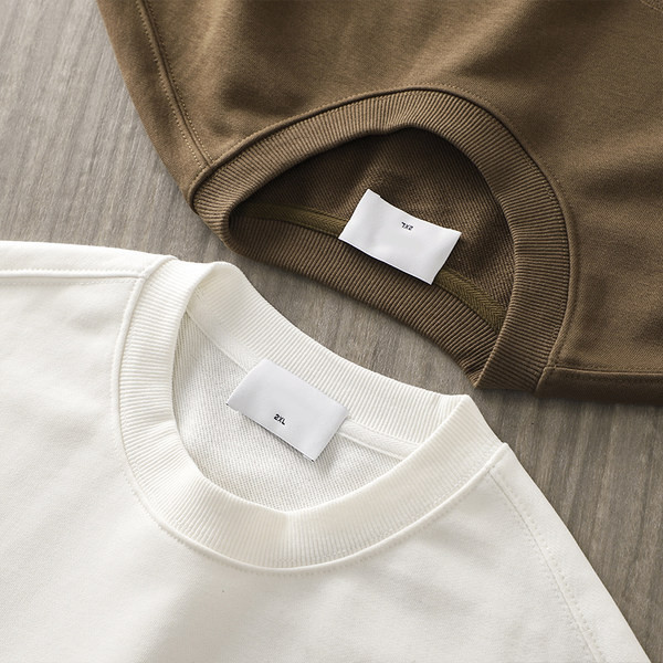 Vyriškos palaidinės švarus modelis su užrašu