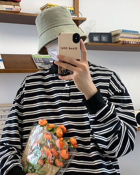 Uniszex csíkos blúz hosszú ujjal és klasszikus gallérral