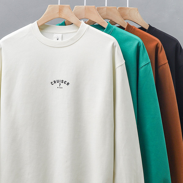 Férfi blúz felirattal és számokkal széles mintával