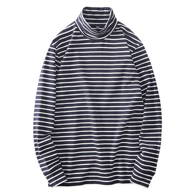 Bluză bărbătească în dungi cu guler polo înalt