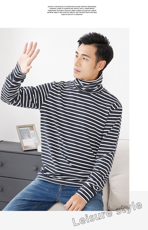 Bluză bărbătească în dungi cu guler polo înalt