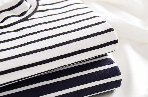 Bluză pentru bărbați cu mânecă lungă în dungi cu guler polo