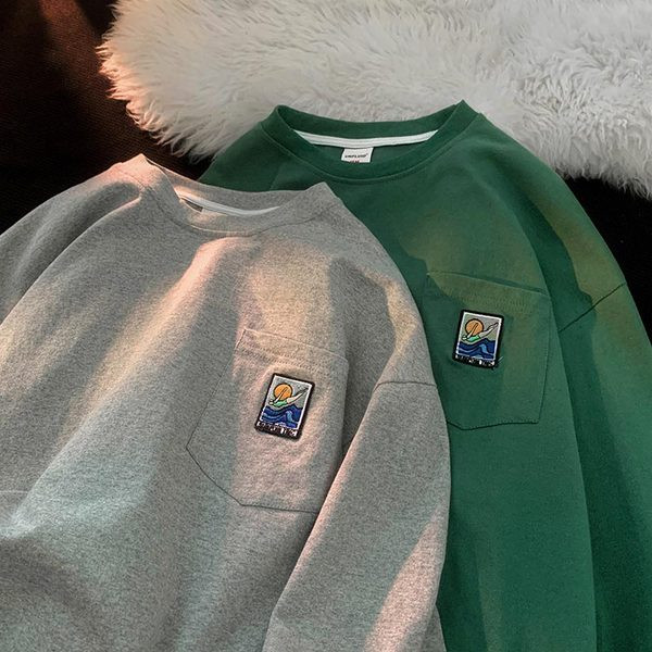 Bluze barbatesti cu buzunar si imprimeu