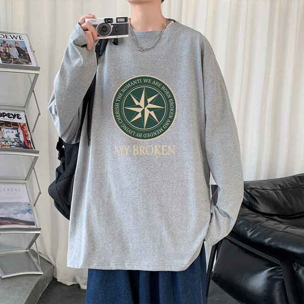 Bluză bărbătească cu imprimeu și decolteu oval