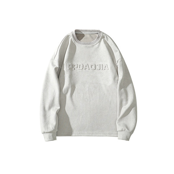 Modern férfi blúz ovális nyakkivágással és hímzett felirattal