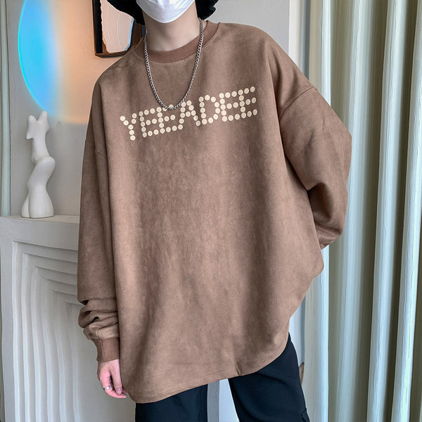 Plataus modelio vyriška palaidinė su spausdintu užrašu