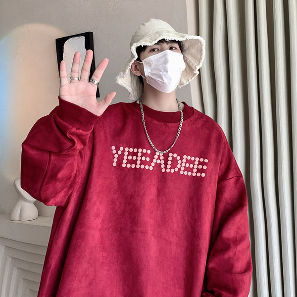 Plataus modelio vyriška palaidinė su spausdintu užrašu