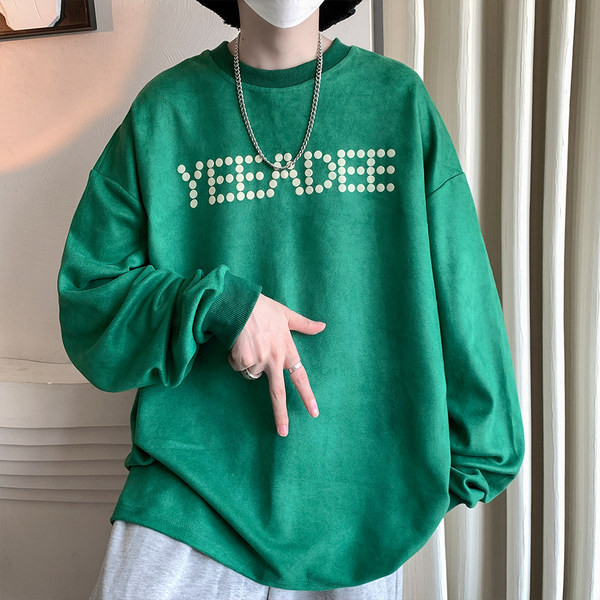 Plataus modelio vyriška palaidinė su spausdintu užrašu