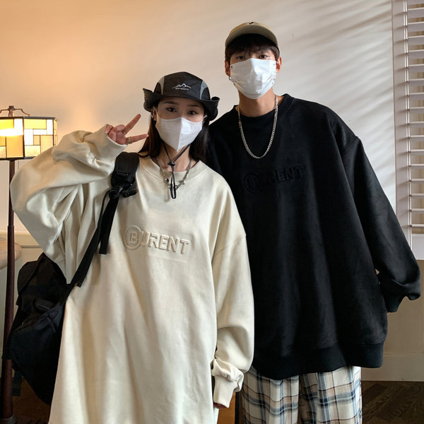 Férfi blúz ovális nyakkivágással és 3D hatású