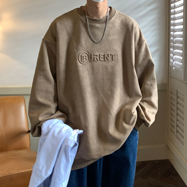 Férfi blúz ovális nyakkivágással és 3D hatású