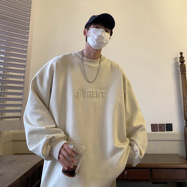 Férfi blúz ovális nyakkivágással és 3D hatású