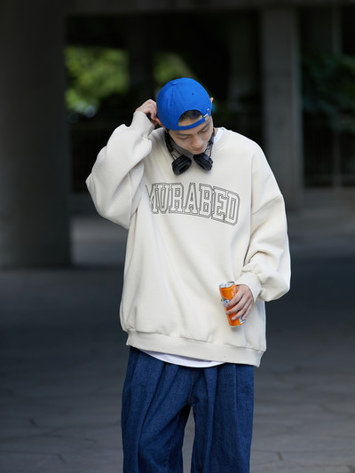 Vyriška laisvalaikio palaidinė su užrašu – platus modelis