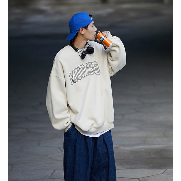 Vyriška laisvalaikio palaidinė su užrašu – platus modelis