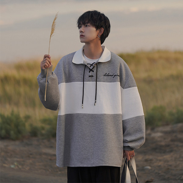 Klassikalise krae ja lipsudega meeste pluus