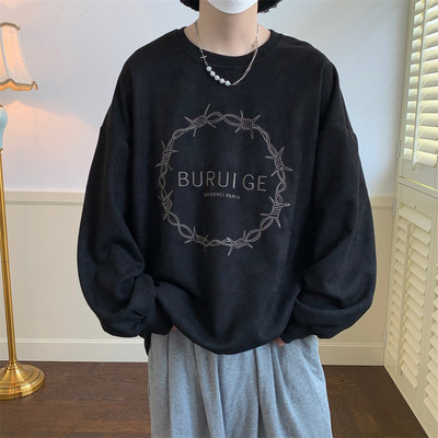 Bluza barbateasca decolteu oval cu imprimeu