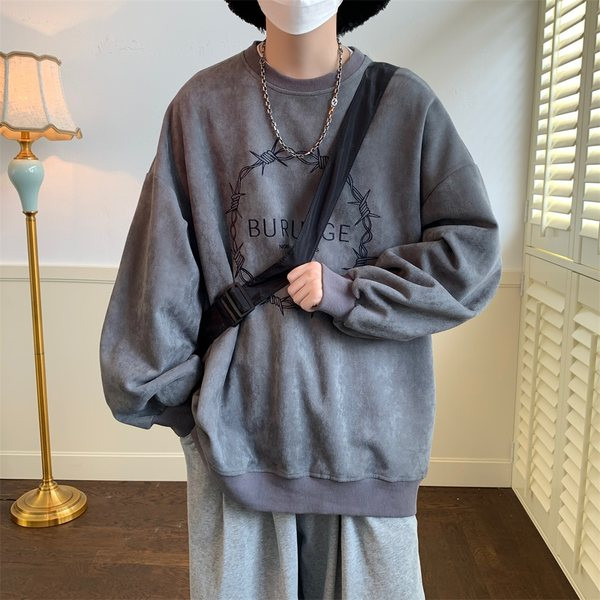 Bluza barbateasca decolteu oval cu imprimeu