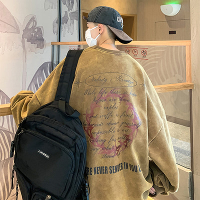 Széles férfi blúz modell, hosszú ujjal és felirattal a hátán