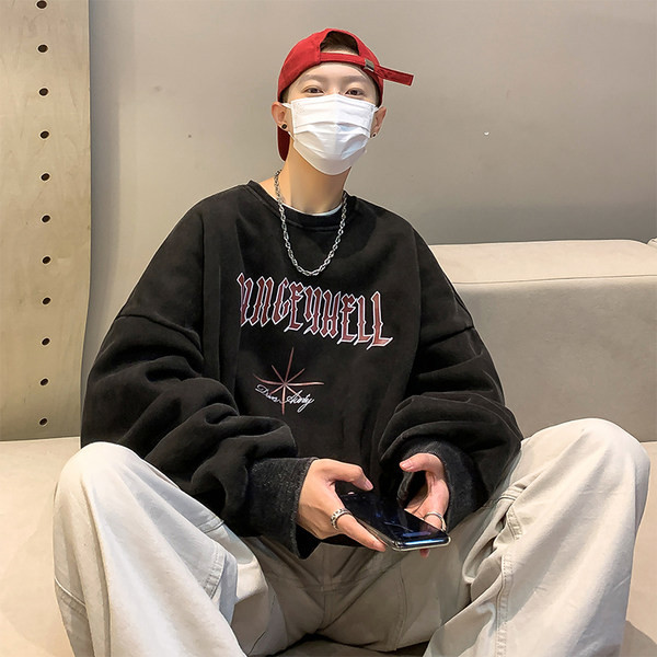 Széles férfi blúz modell, hosszú ujjal és felirattal a hátán