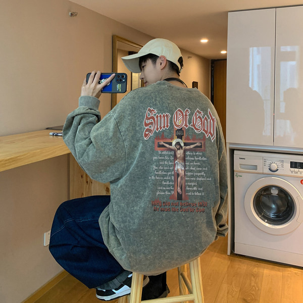 Plataus modelio vyriška palaidinė su apvalia iškirpte