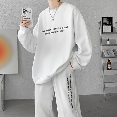 Set sport pentru bărbați din două piese cu imprimeu și decolteu oval