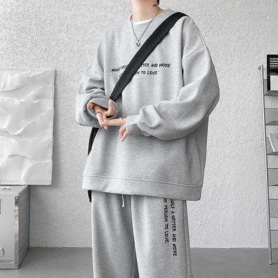 Set sport pentru bărbați din două piese cu imprimeu și decolteu oval