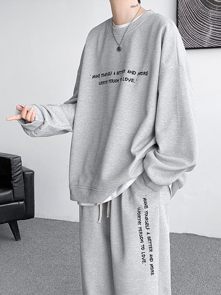 Set sport pentru bărbați din două piese cu imprimeu și decolteu oval