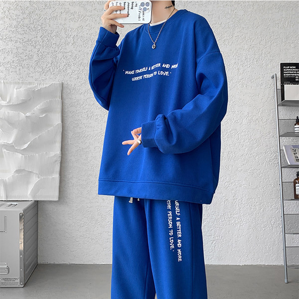 Set sport pentru bărbați din două piese cu imprimeu și decolteu oval