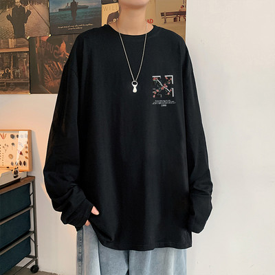 Plataus rašto marškinėliai su raštu