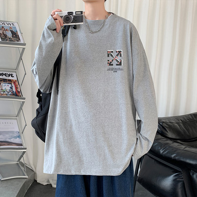 Plataus rašto marškinėliai su raštu