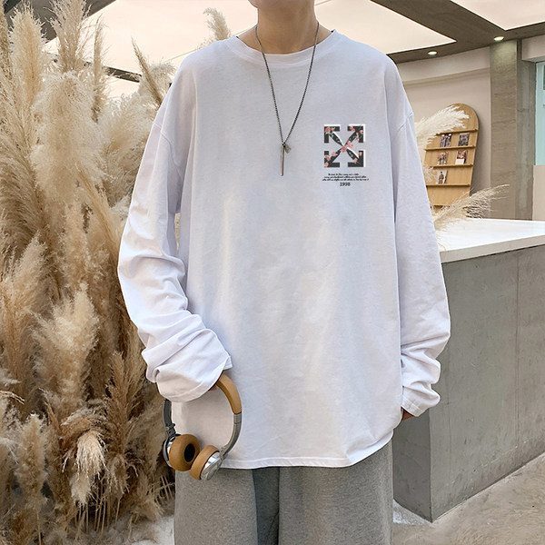 Plataus rašto marškinėliai su raštu