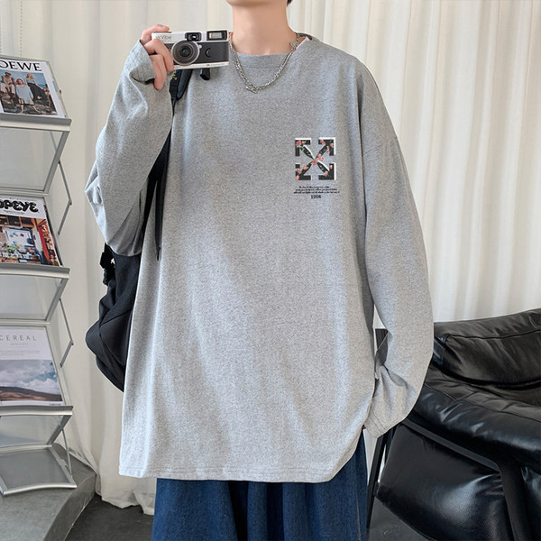 Plataus rašto marškinėliai su raštu