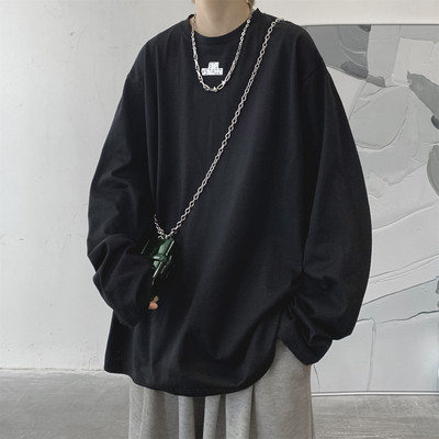 Plataus modelio vyriška palaidinė su O formos iškirpte ir užrašu