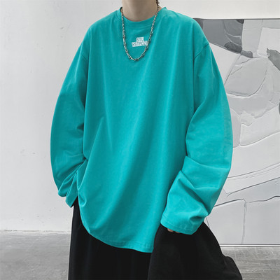 Plataus modelio vyriška palaidinė su O formos iškirpte ir užrašu