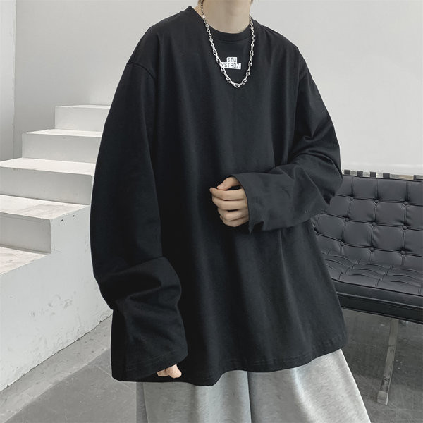 Plataus modelio vyriška palaidinė su O formos iškirpte ir užrašu