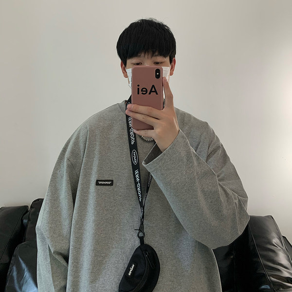 Széles mintás póló nyomtatással