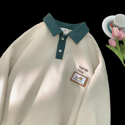 Bluză bărbătească model larg cu broderie clasică la guler și emblemă