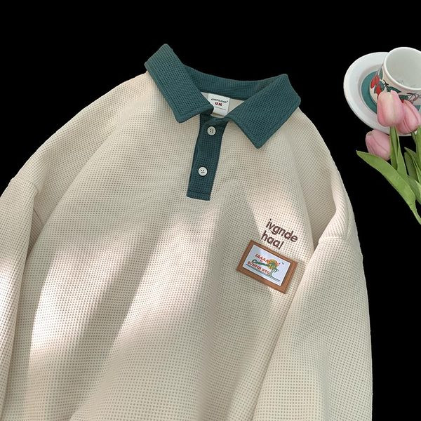 Bluză bărbătească model larg cu broderie clasică la guler și emblemă