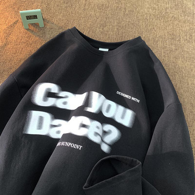 Bő, feliratos férfi póló