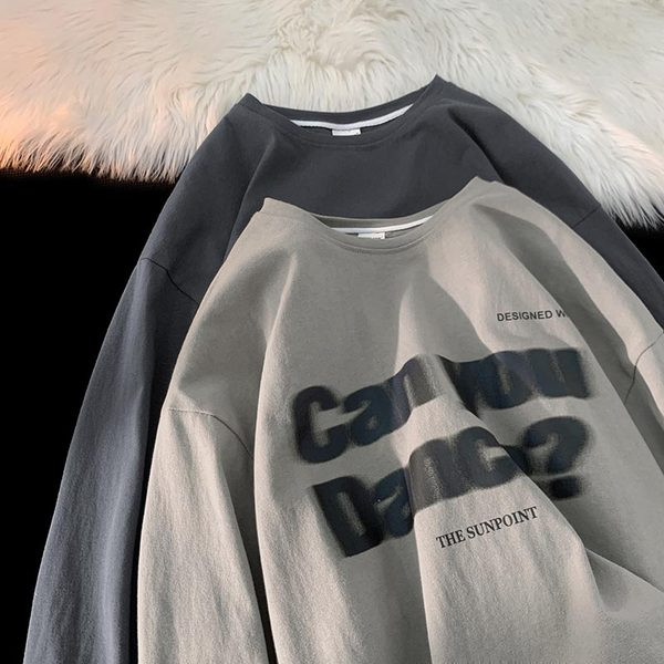 Bő, feliratos férfi póló