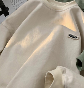 Naujo modelio vyriška palaidinė su ovalia iškirpte