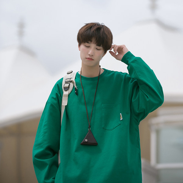 Bluza de barbati model nou cu decolteu oval si buzunar