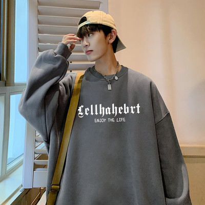 Bluză bărbătească largă cu inscripție și decolteu oval