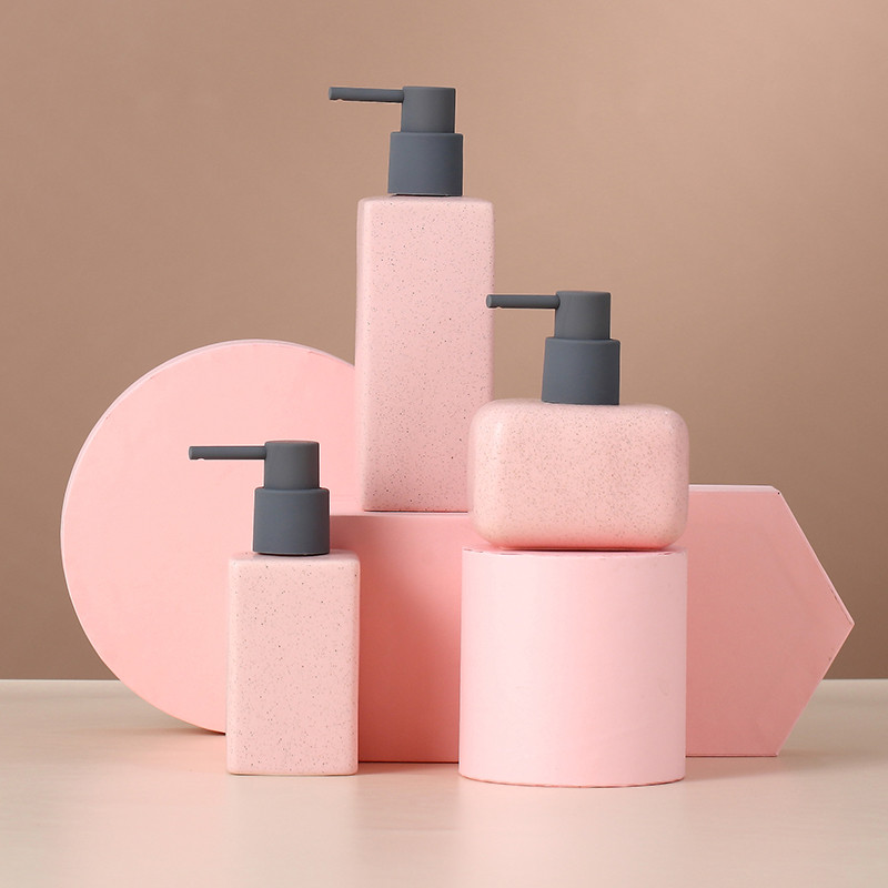 Novodošli set kupaonskog pribora, keramički držač za dezinfekciju ruku, boce, dozator tekućeg sapuna, boce za hotele