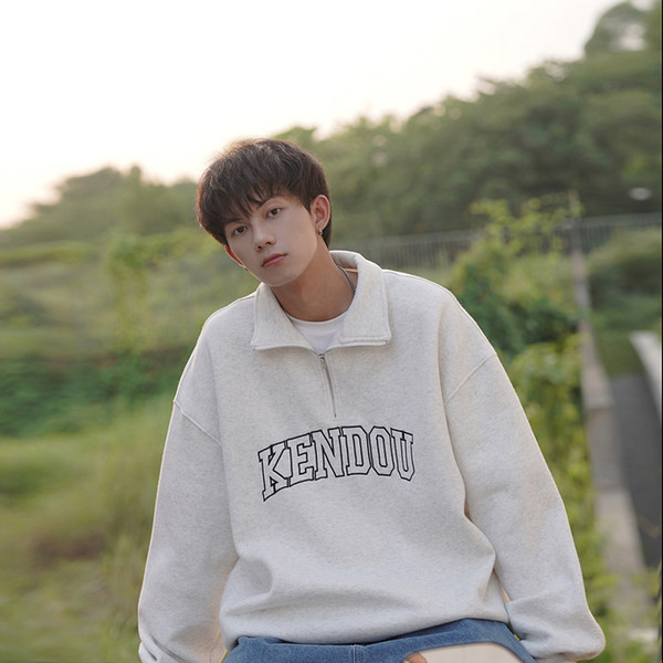 Bluză bărbătească cu inscripție și fermoar