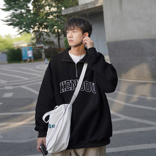 Bluză bărbătească cu inscripție și fermoar