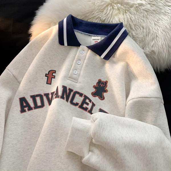 Blúz gallérral és felirattal